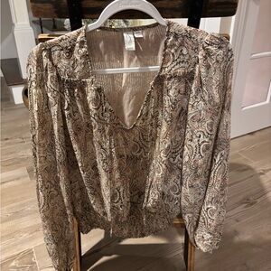 Paisley Print Women's Top -- Size Medium Brand Josie NWOT